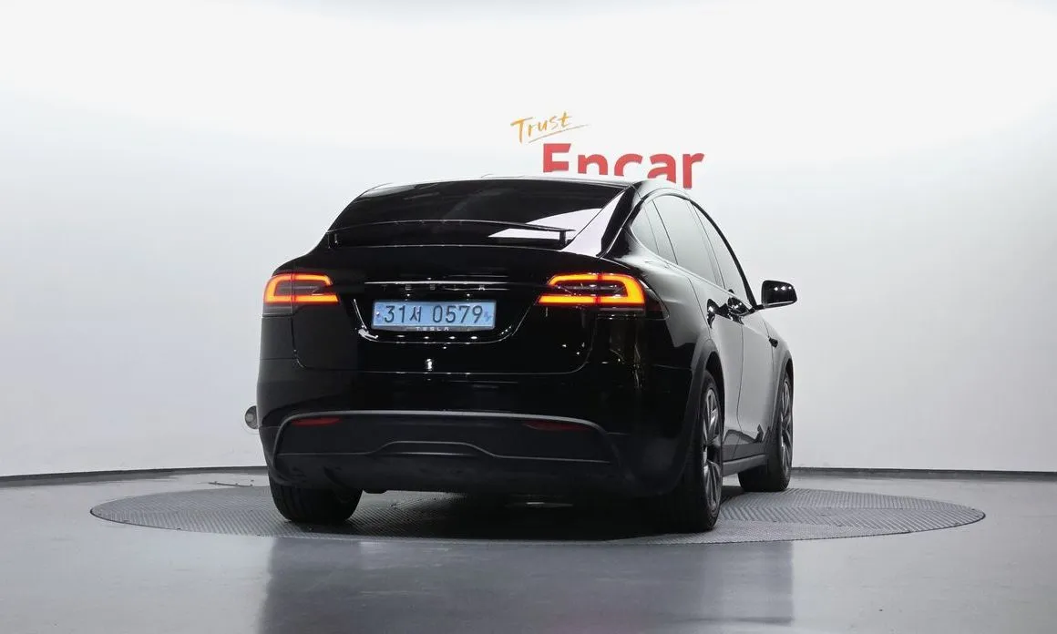 Tesla Model X — фото 2