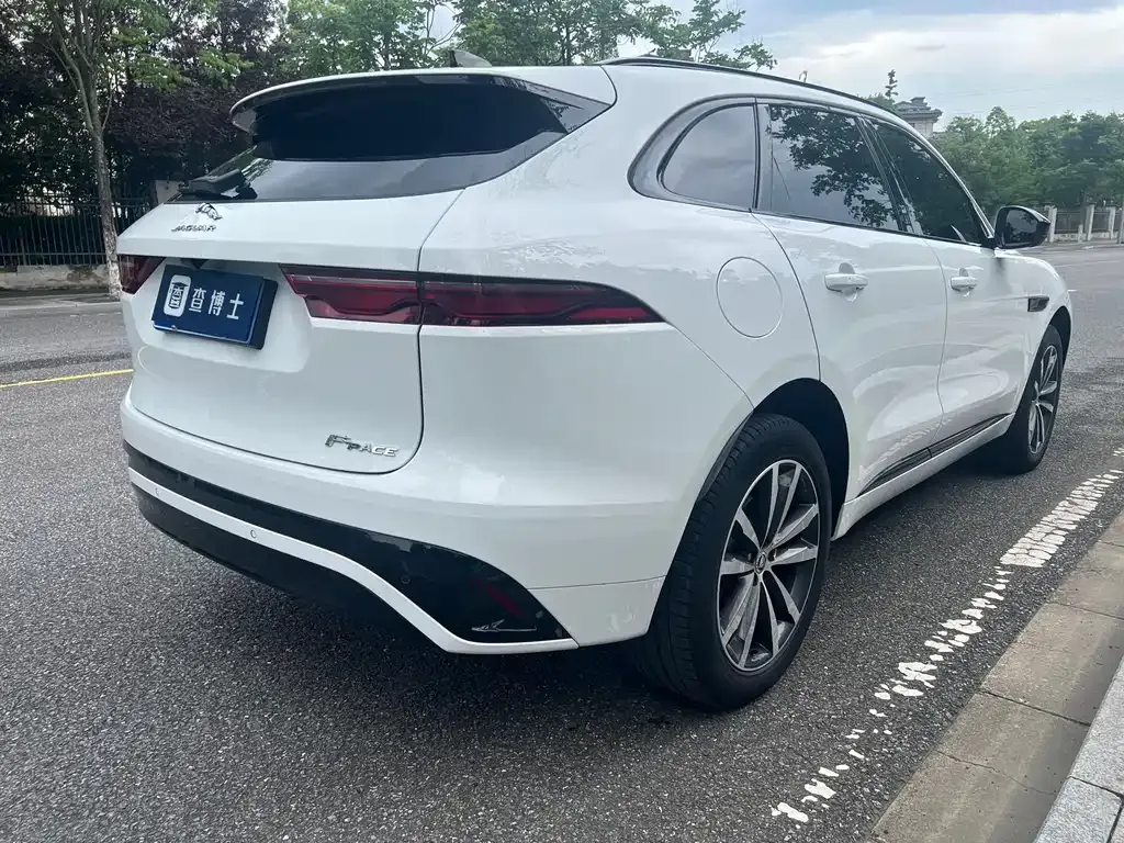 Jaguar F-PACE — фото 7