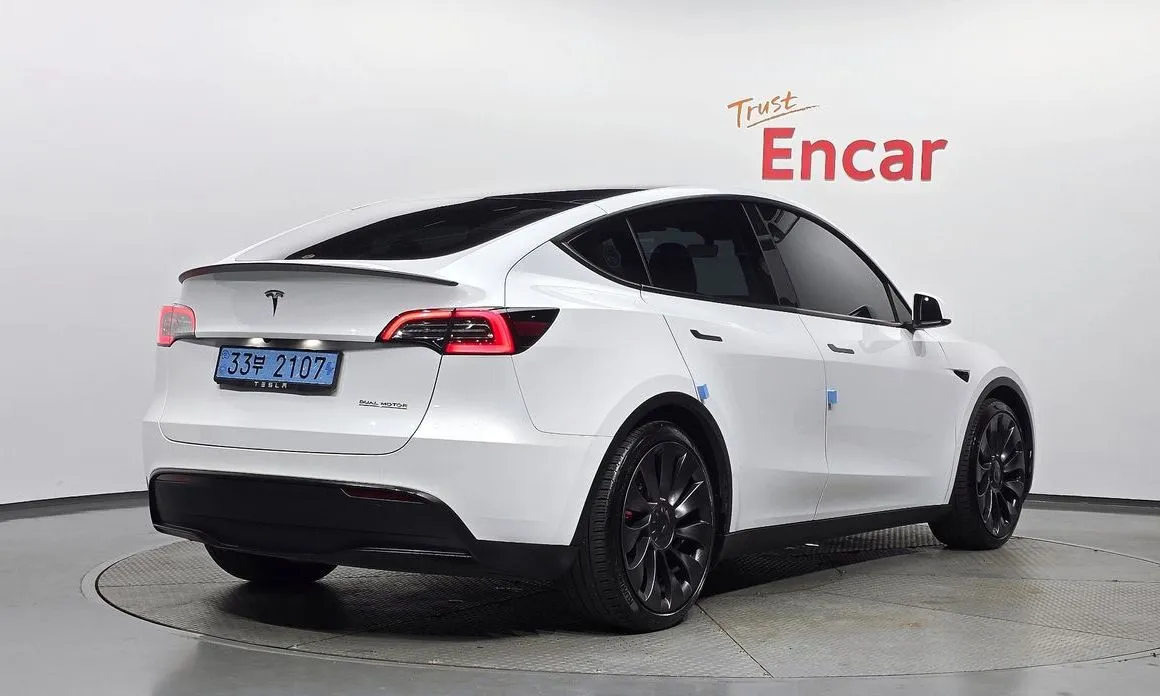 Tesla Model Y — фото 8