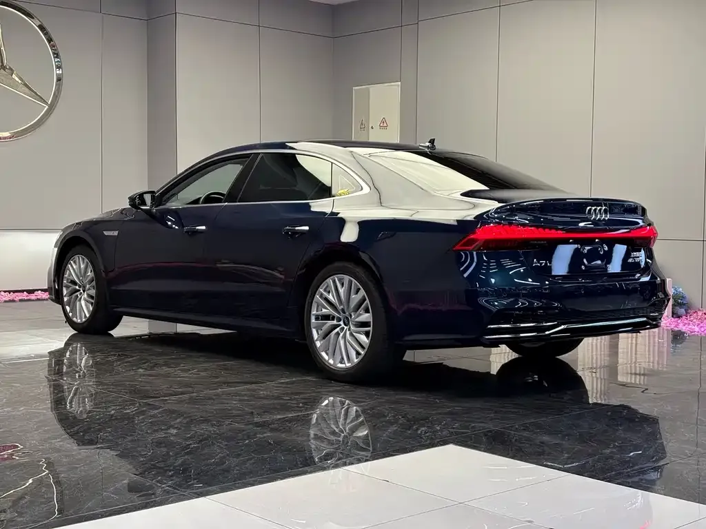 Audi A7L — фото 5