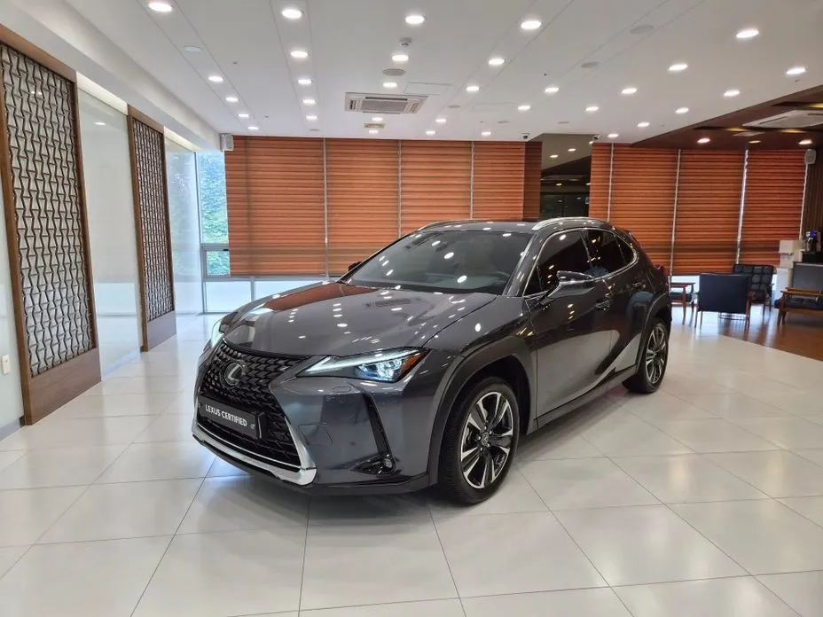 Lexus UX — фото 1