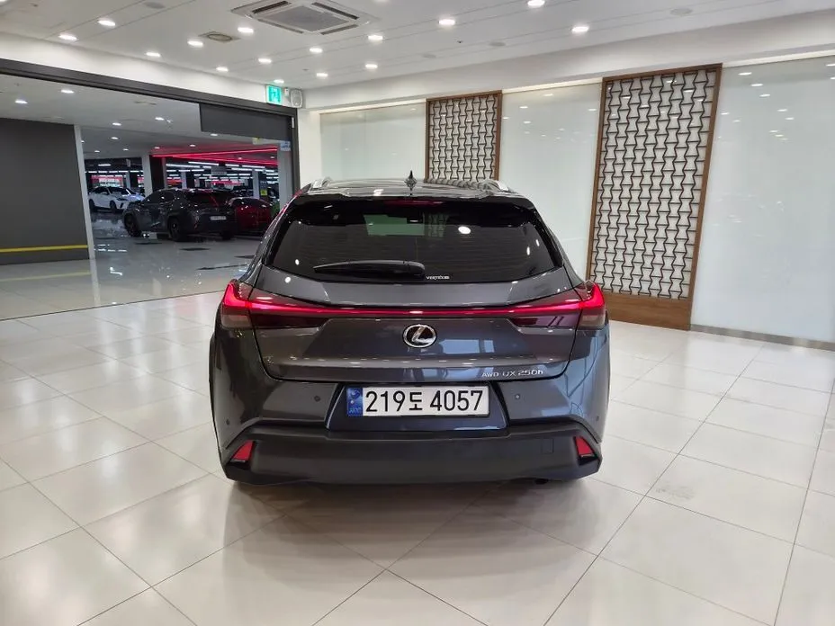 Lexus UX — фото 5