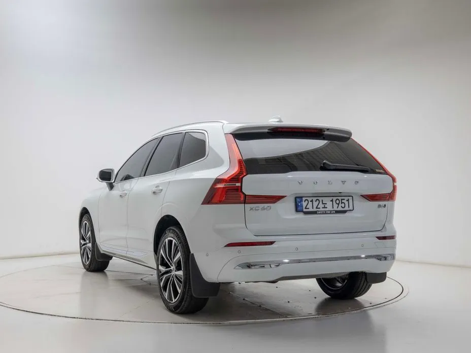 Volvo XC60 — фото 6