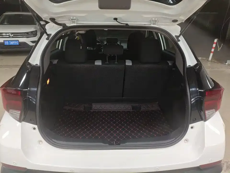 Toyota Yaris L — фото 4