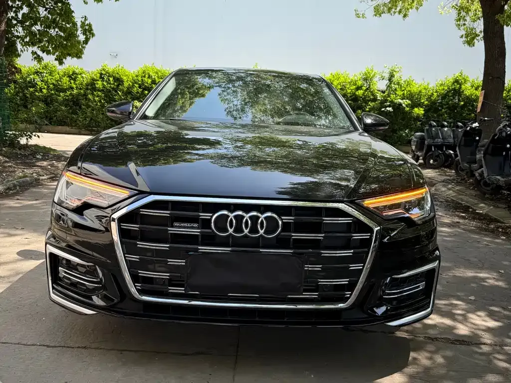 Audi A6L — фото 1