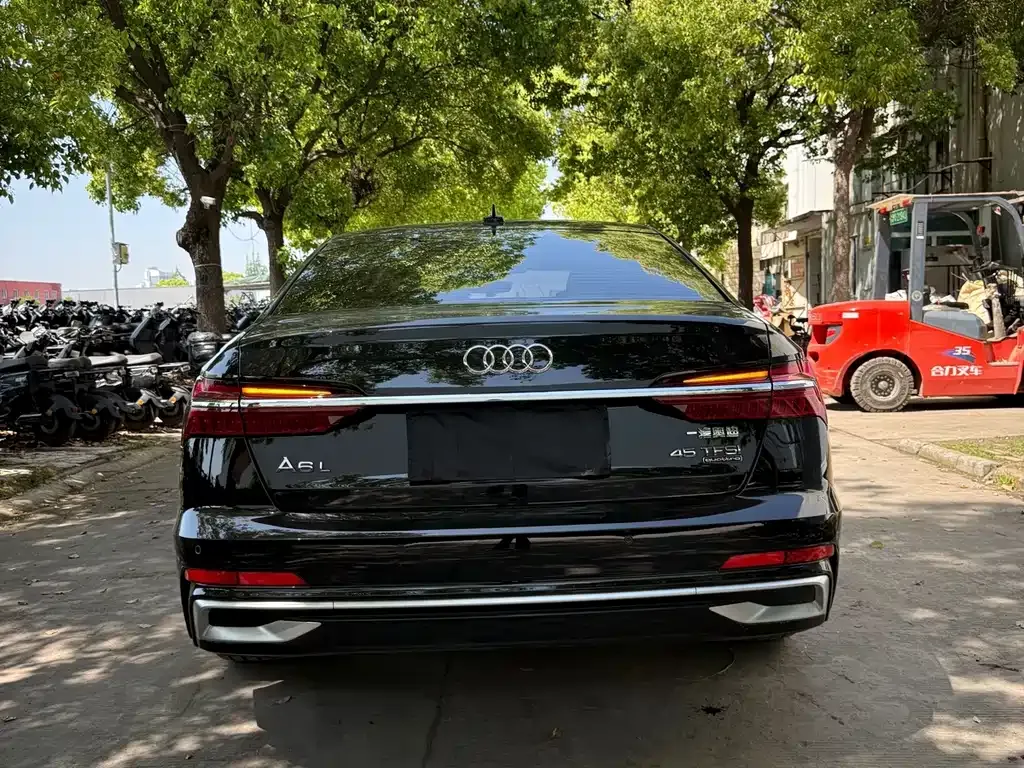 Audi A6L — фото 8