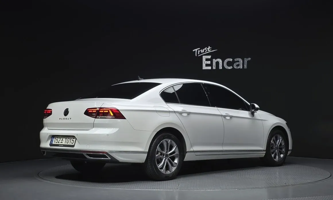 Volkswagen Passat — фото 8