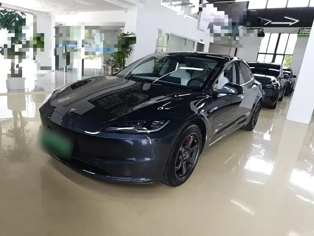 Tesla Model 3 — фото 1