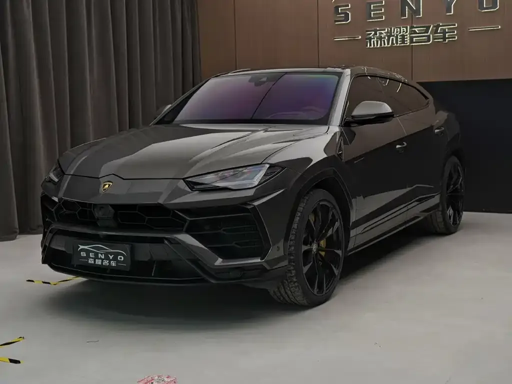 Lamborghini Urus — фото 1