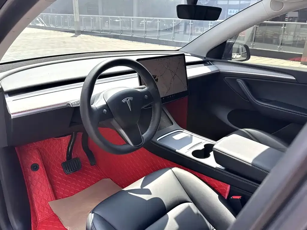 Tesla Model Y — фото 5