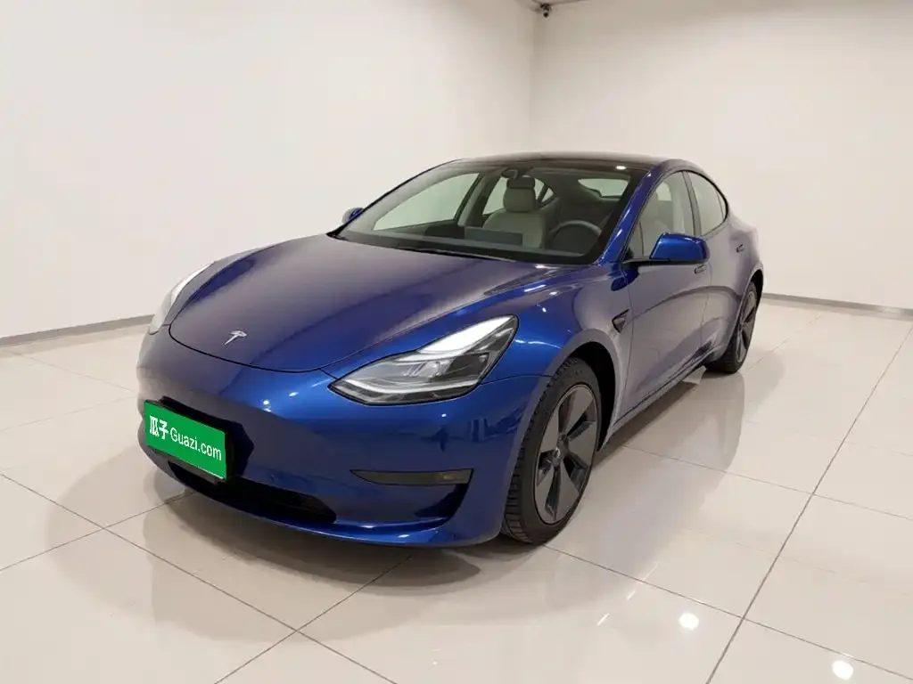 Tesla Model 3 — фото 1