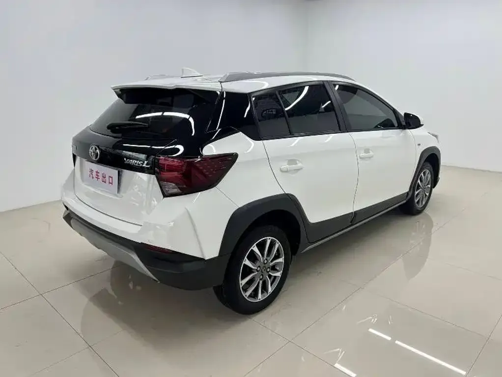 Toyota Yaris L — фото 7