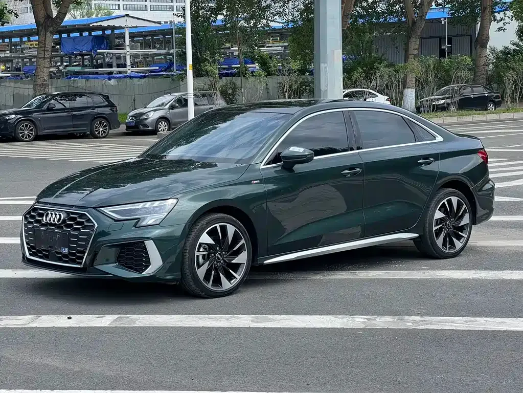 Audi A3 — фото 1