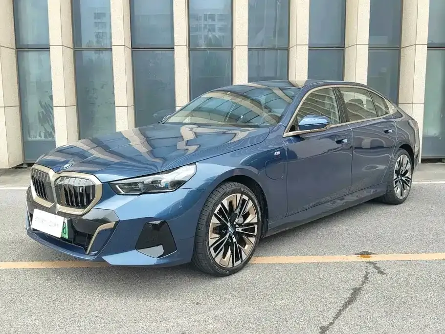 BMW i5 — фото 1