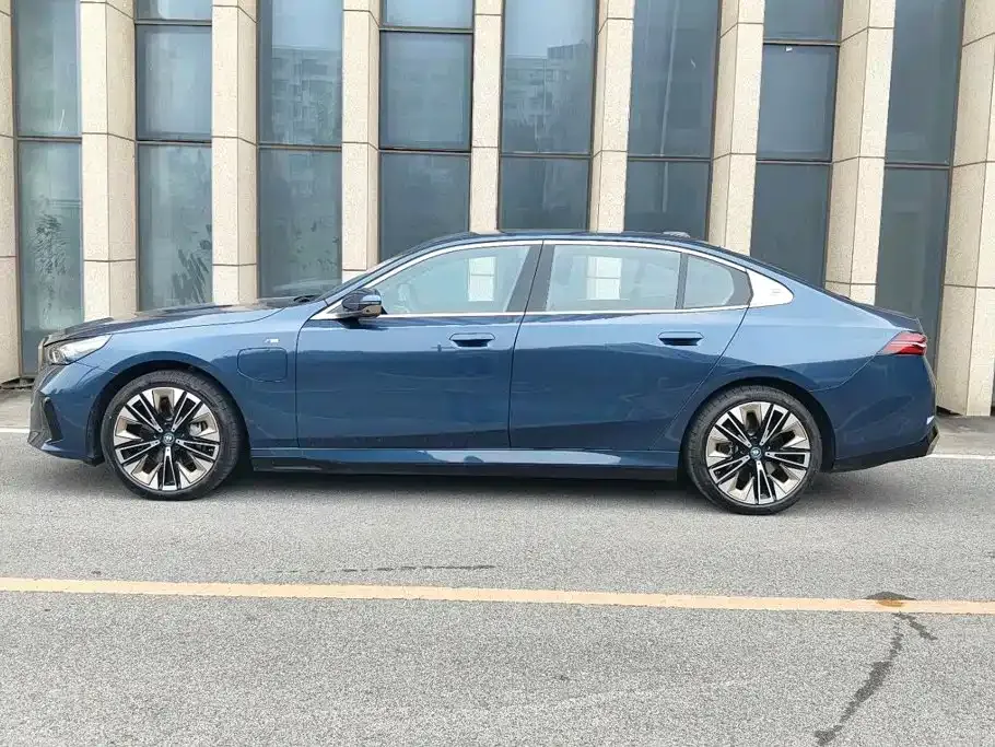 BMW i5 — фото 10