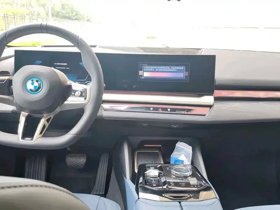 BMW i5 — фото 3
