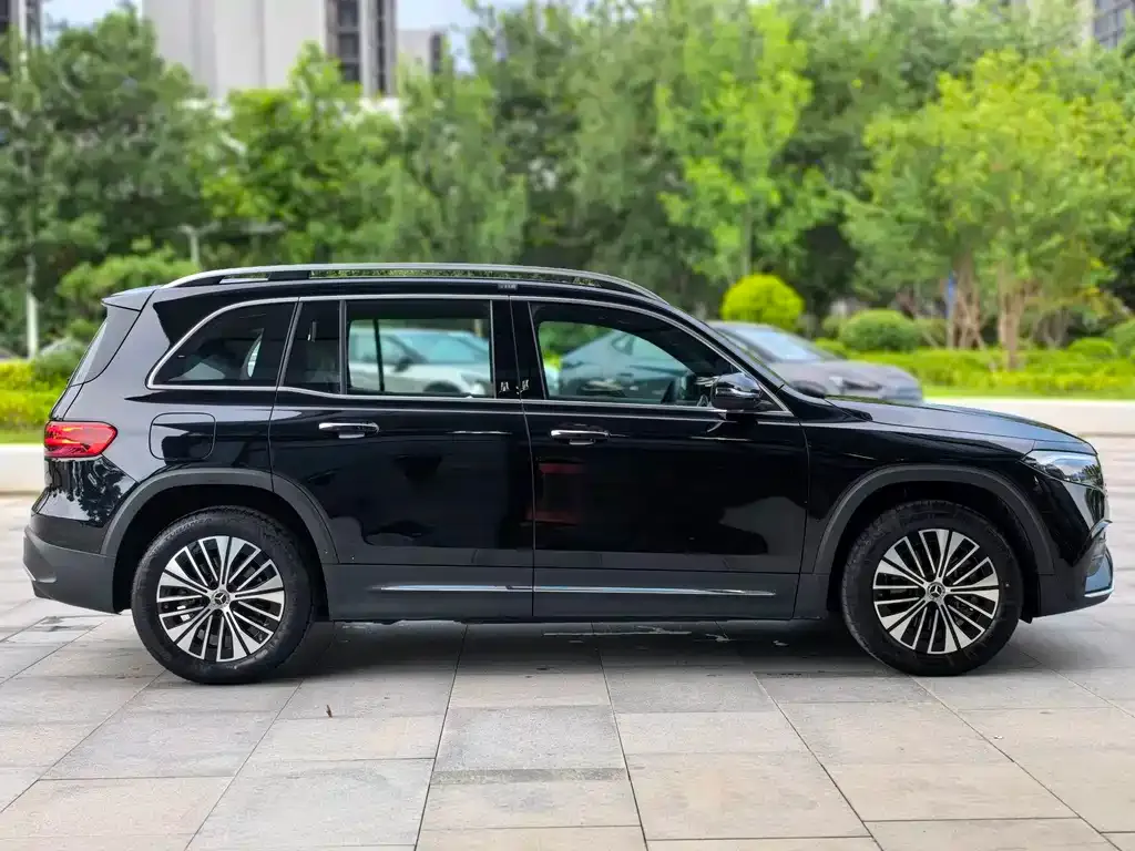 Mercedes-Benz EQB — фото 10