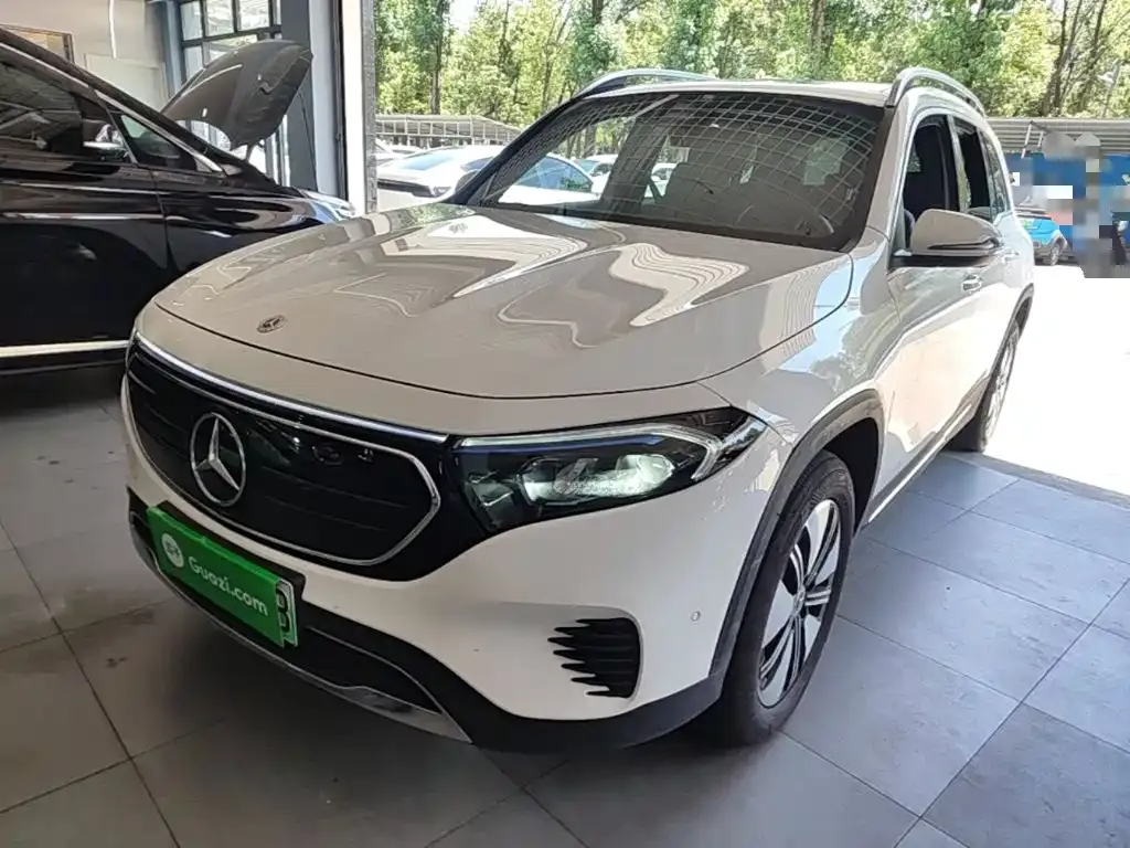 Mercedes-Benz EQB — фото 1
