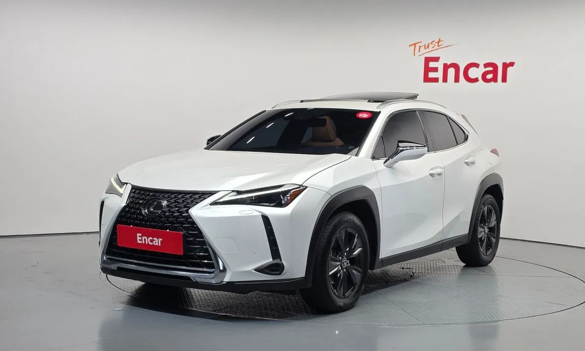Lexus UX — фото 1