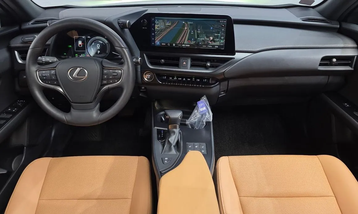 Lexus UX — фото 5