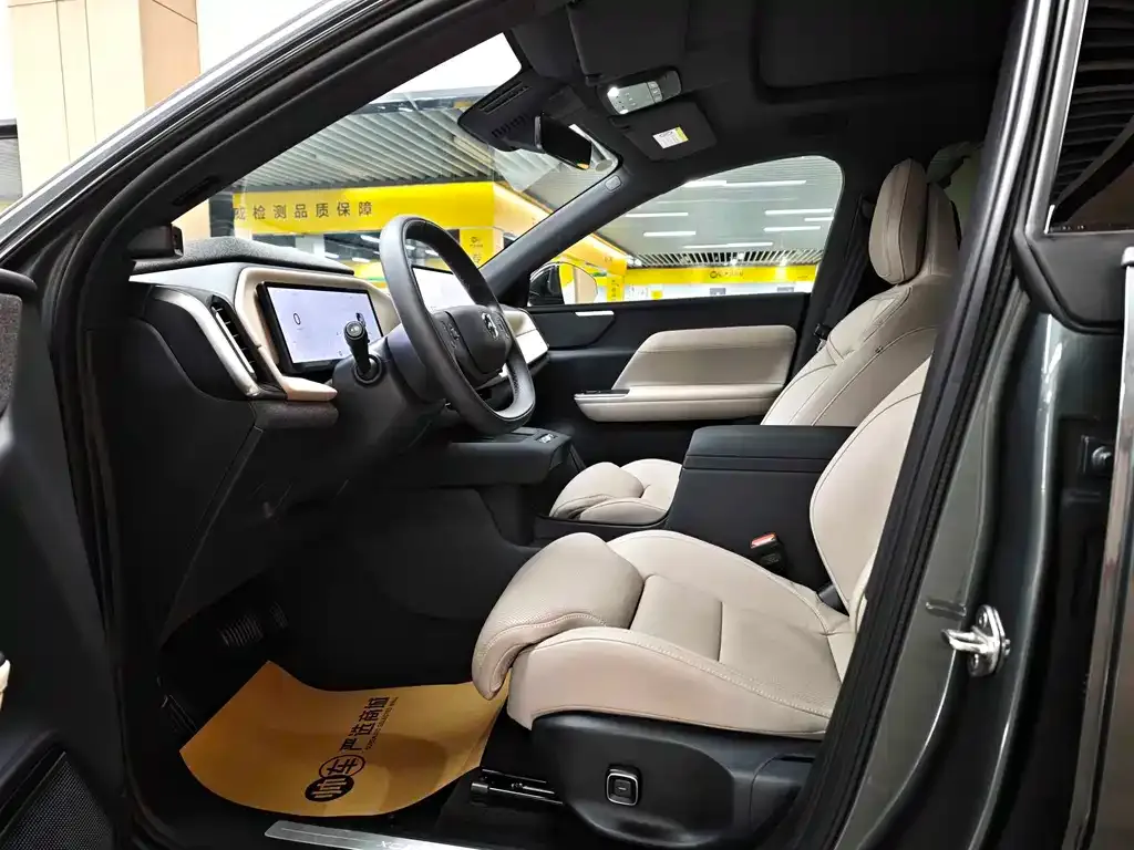 Volvo XC70 Plug-in Hybrid — фото 2