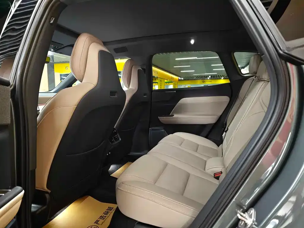 Volvo XC70 Plug-in Hybrid — фото 5