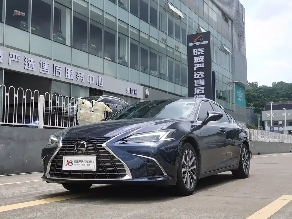 Lexus ES — фото 1