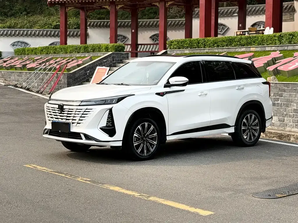 Changan CS75 PLUS — фото 1