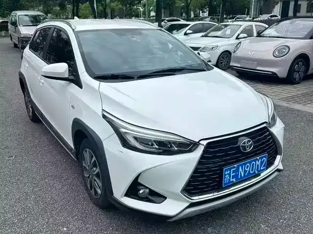 Toyota Yaris L — фото 1