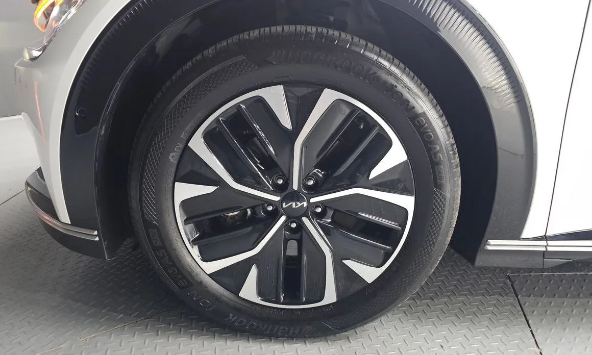 Kia EV6 — фото 8
