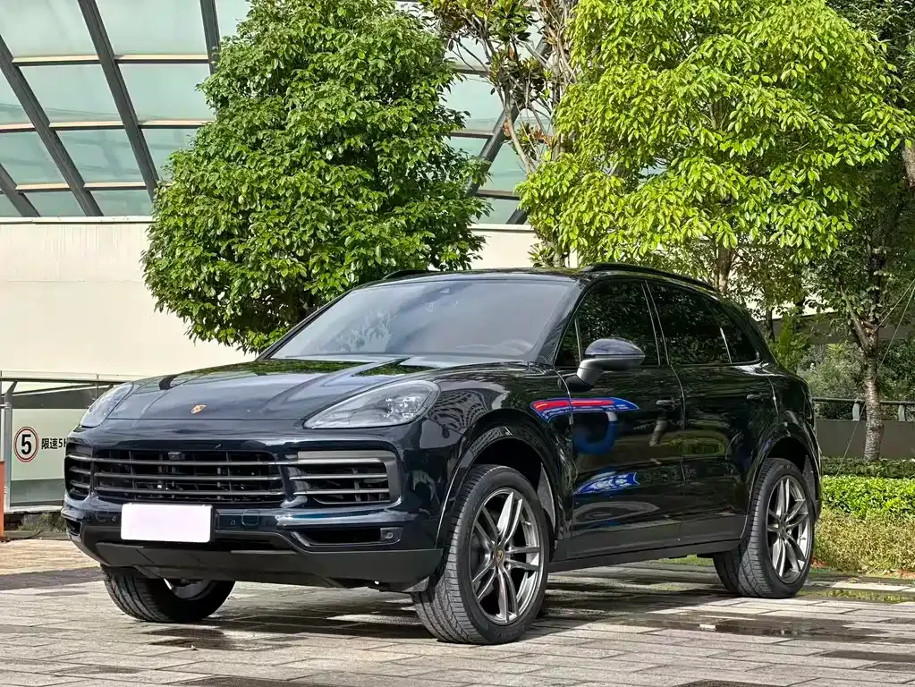 Porsche Cayenne — фото 1