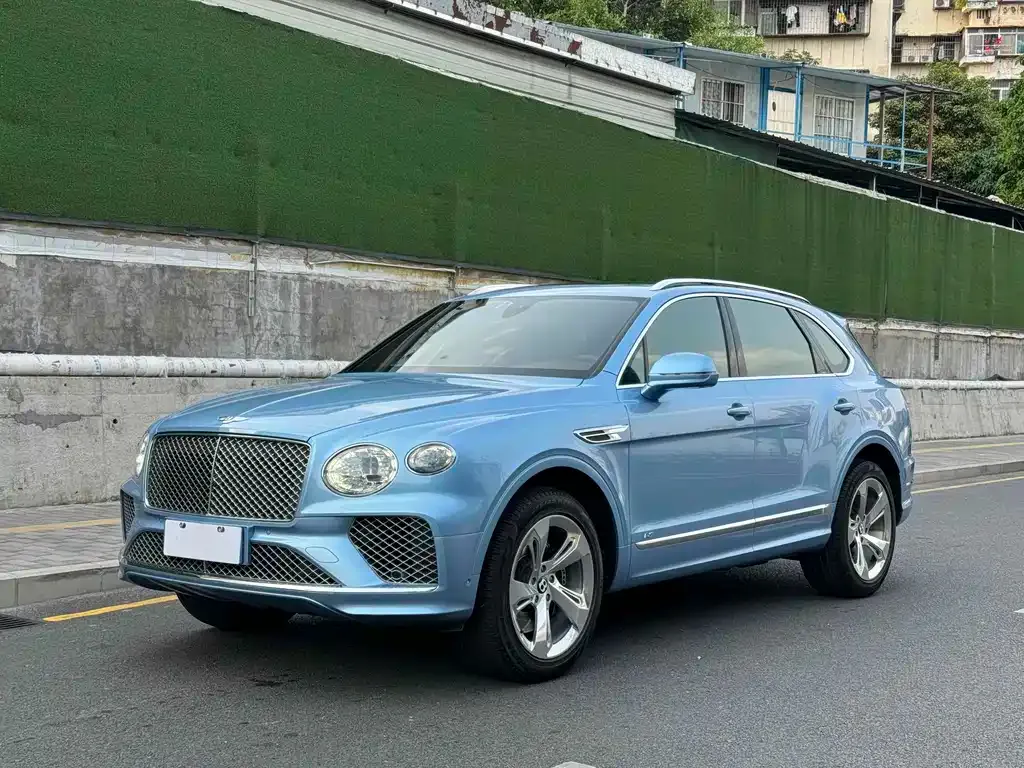 Bentley Bentayga — фото 1