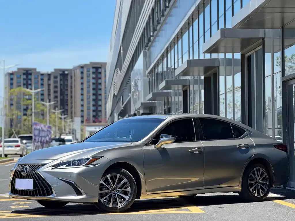 Lexus ES — фото 1