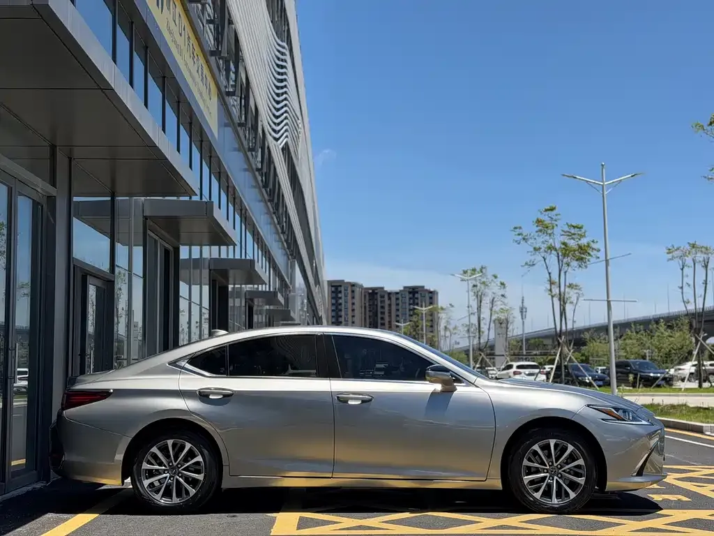 Lexus ES — фото 8