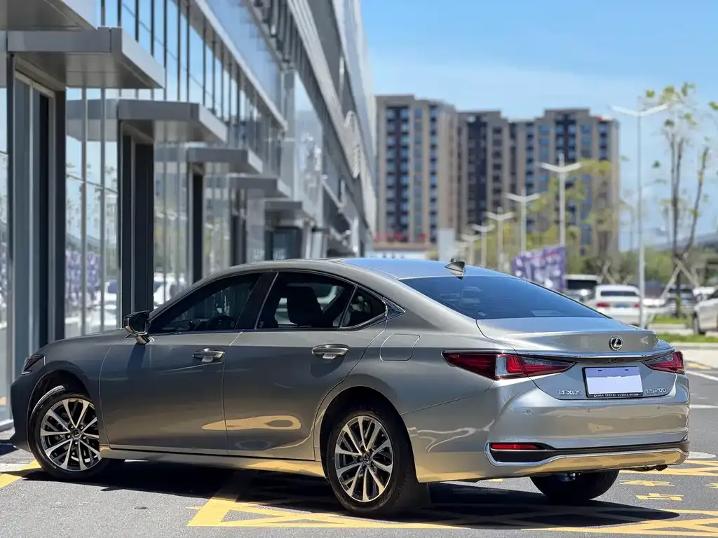 Lexus ES — фото 6
