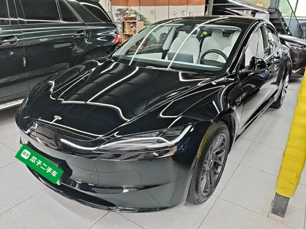 Tesla Model 3 — фото 1