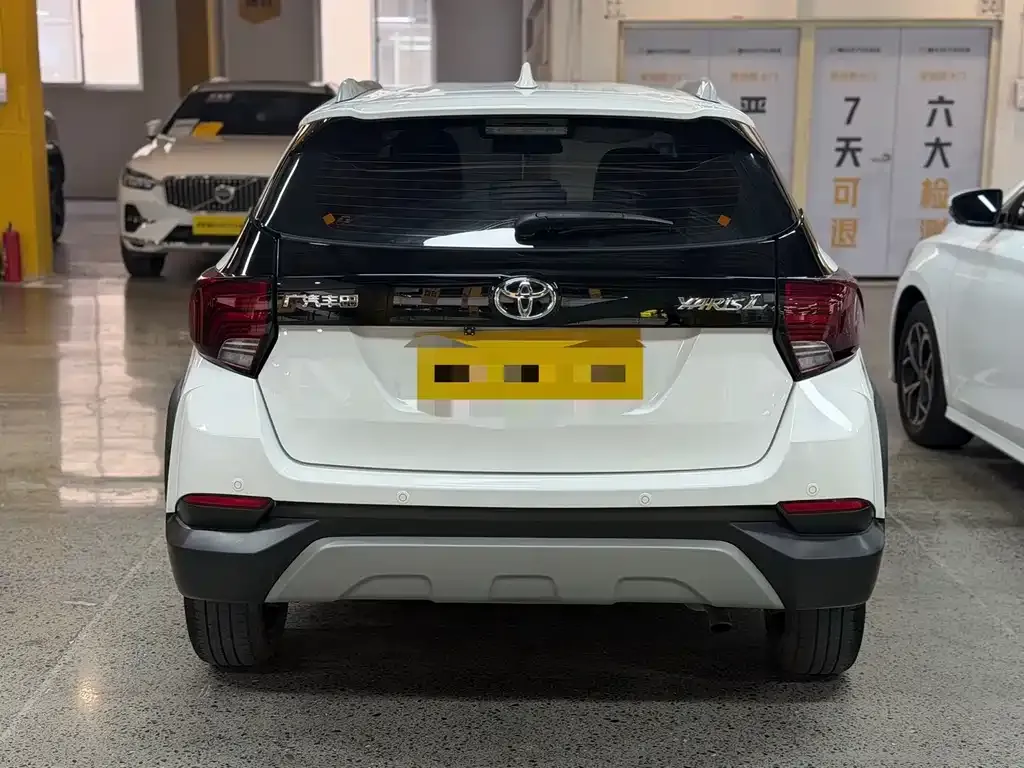 Toyota Yaris L — фото 5