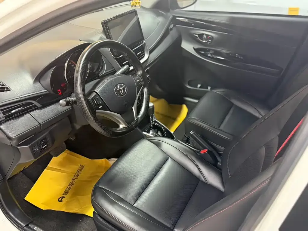 Toyota Yaris L — фото 4