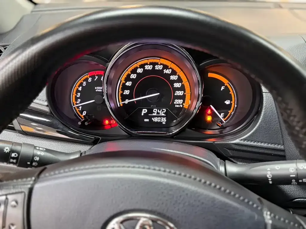 Toyota Yaris L — фото 3