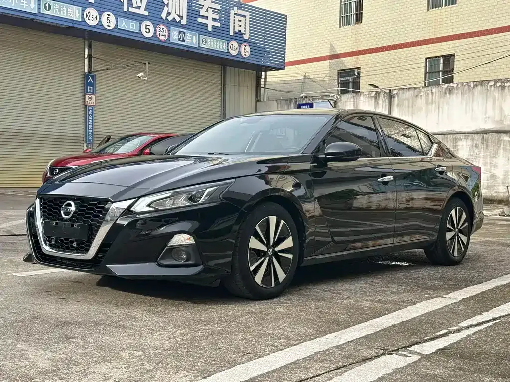 Nissan Teana — фото 1