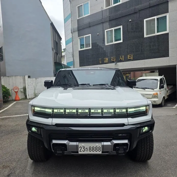 GMC Hummer EV — фото 1