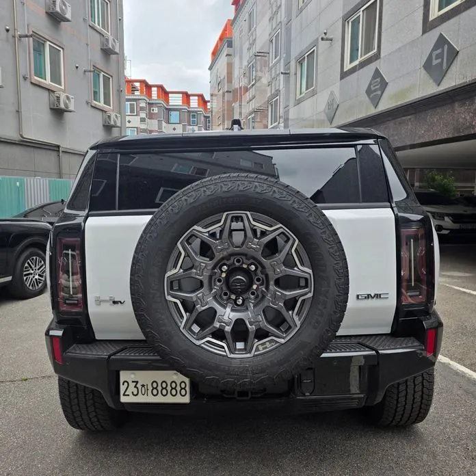GMC Hummer EV — фото 9
