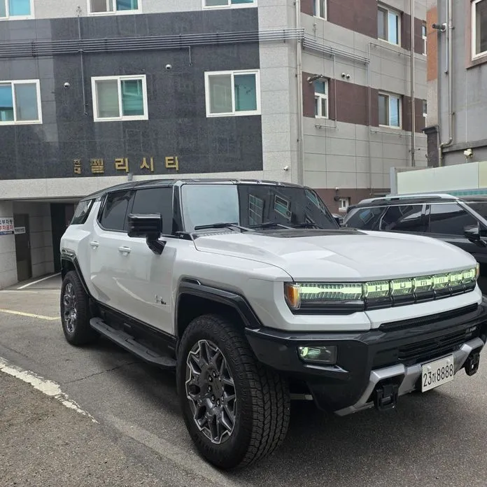 GMC Hummer EV — фото 10