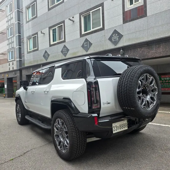 GMC Hummer EV — фото 8