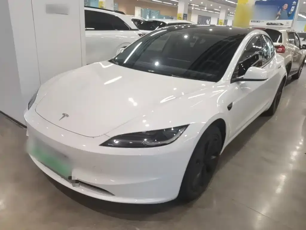Tesla Model 3 — фото 1