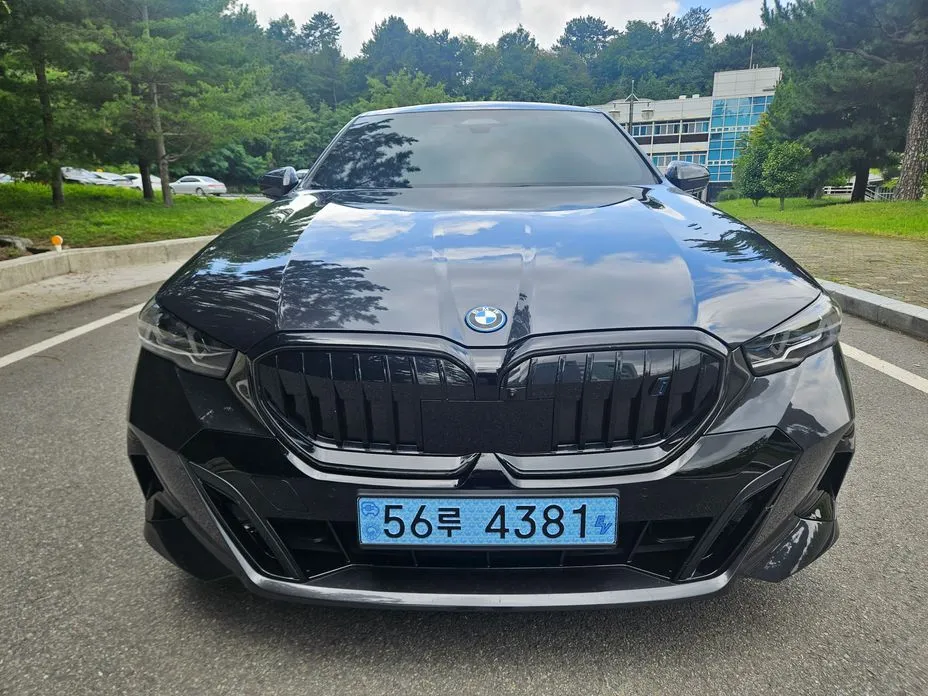 BMW i5 — фото 1