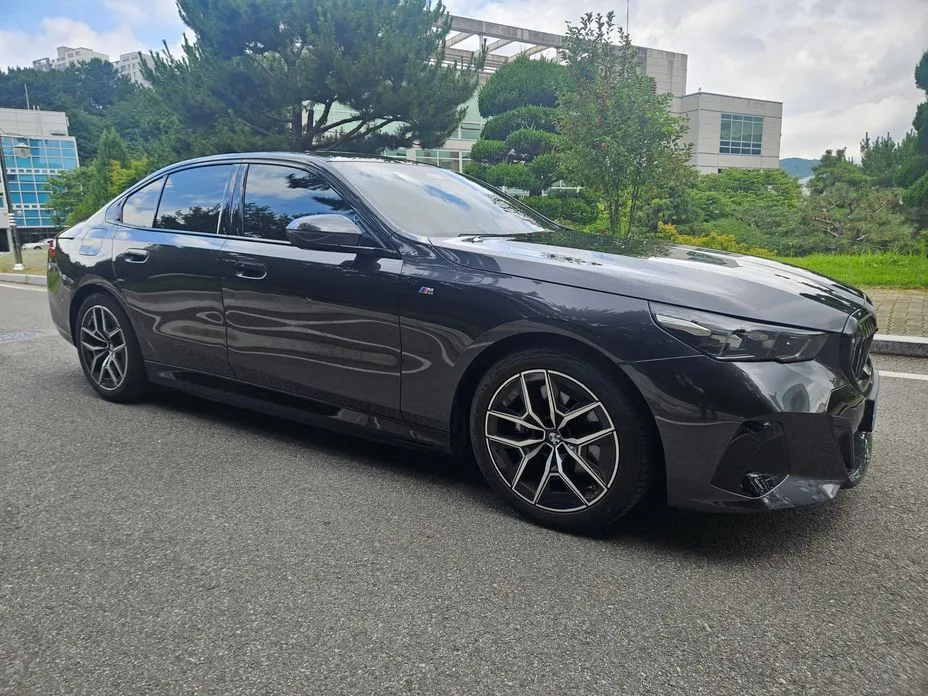 BMW i5 — фото 5