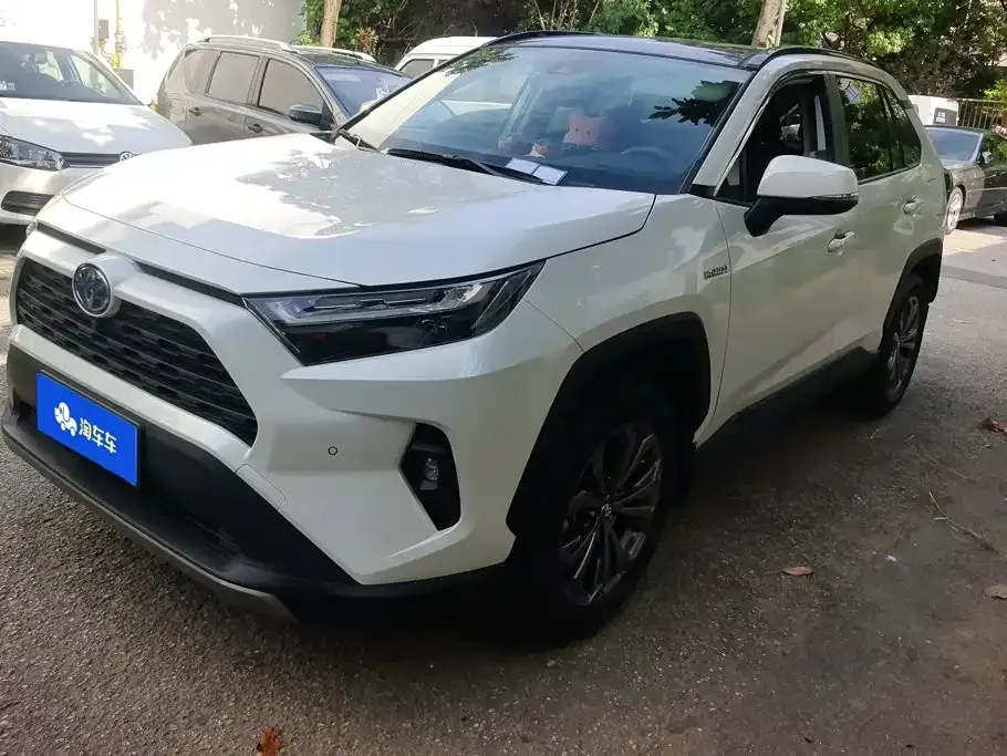 Toyota RAV4 — фото 1