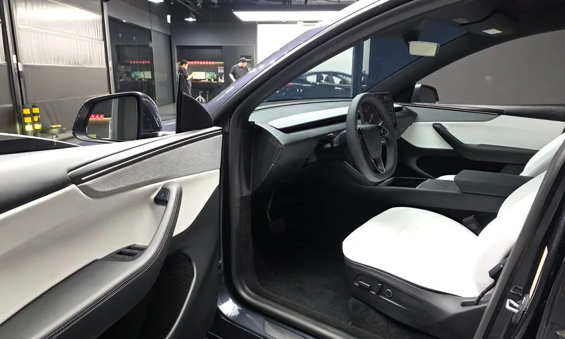 Tesla Model Y — фото 10