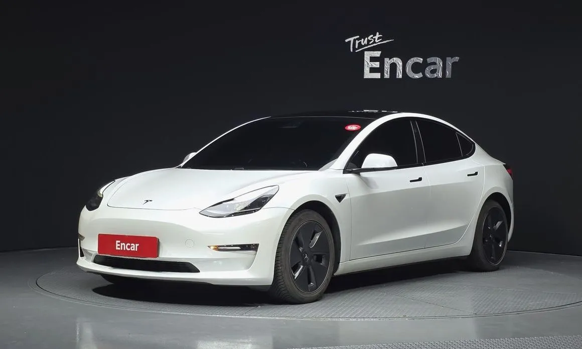 Tesla Model 3 — фото 1